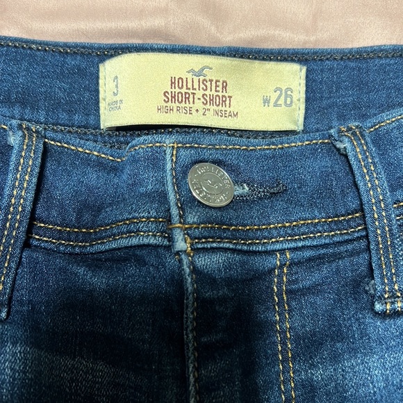Women’s Hollister High Rise Shorts - Picture 3 of 5